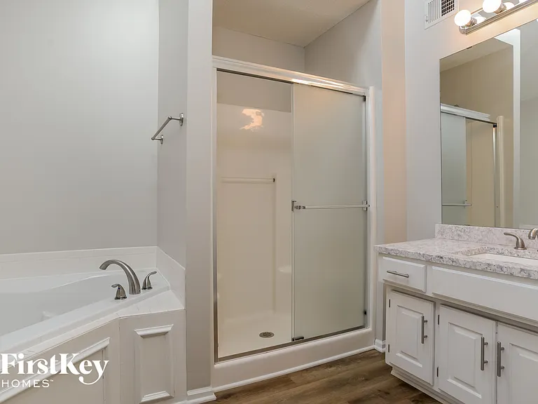 720 NE 107th St — Photo 10