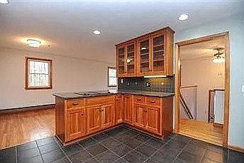 3rd image of 418 State St
