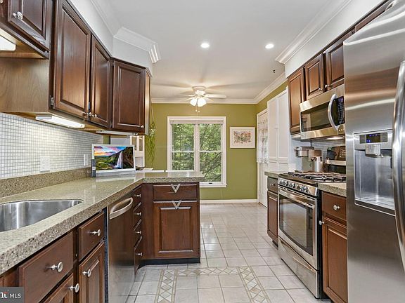 4th image of 7255 Glen Hollow Ct