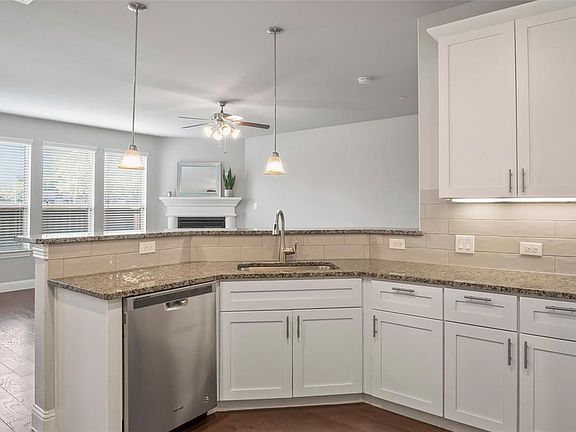 5th image of 2932 Galveston St