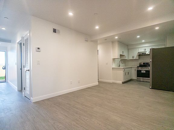 2nd image of 38 Miriam St