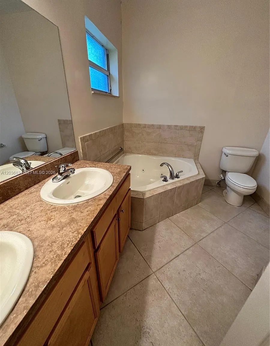 4 bed, 2.0 bath, $3,200 — Photo 3