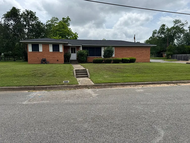 3011 Brentwood Dr #B — Photo 1