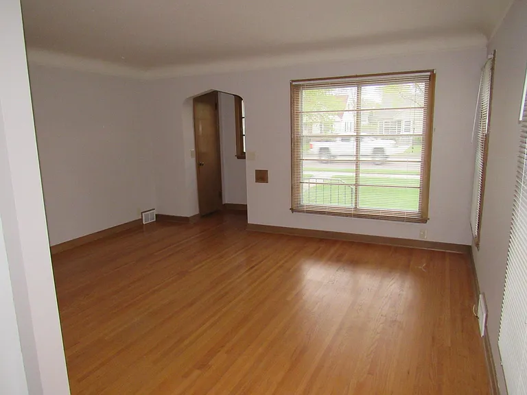 4401 Cedar Ave S — Photo 2