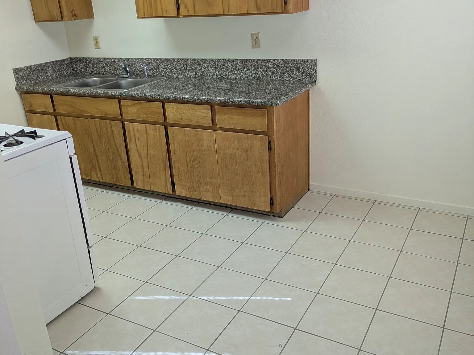 2 bed, 650 sqft, $1,100 — Photo 2