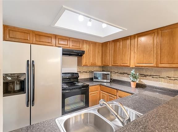 2nd image of 539 Towne House Ln