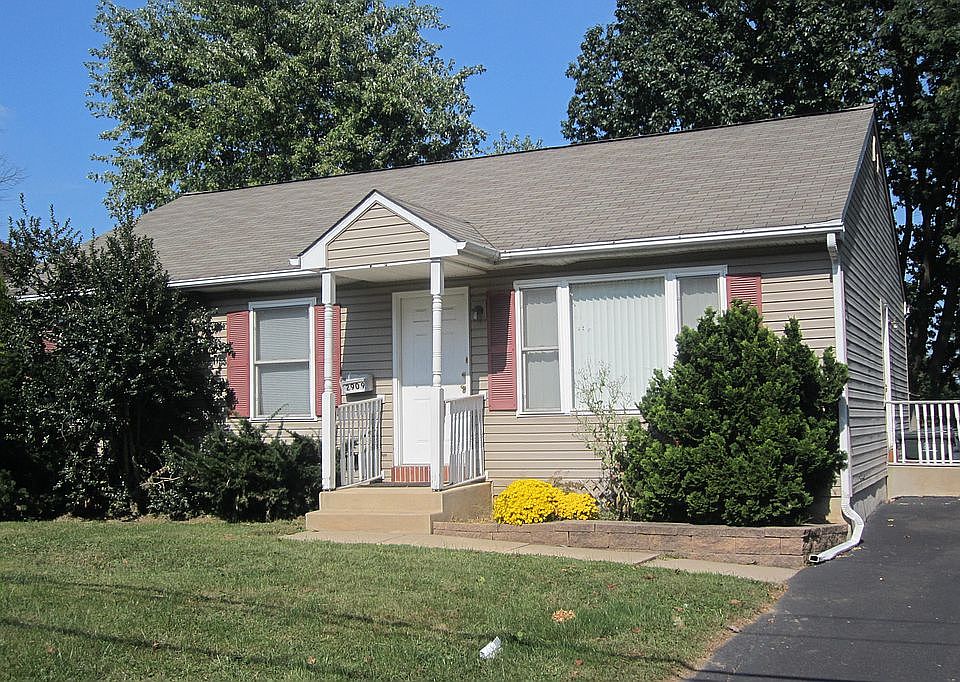 2nd image of 2909 Windsor Ave