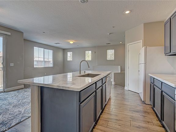 5th image of 355 Kensington Palace Ave Unit 103