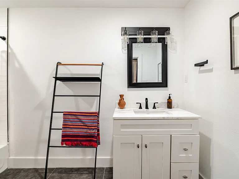 904 Acorn Oaks Dr — Photo 18