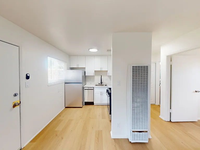 1520 Castro St — Photo 37