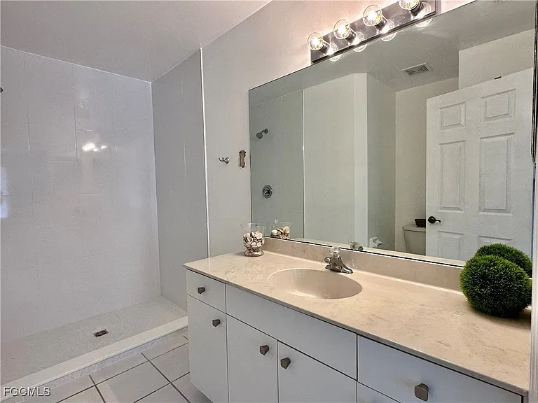 3627 Pine Oak Cir #102 — Photo 26