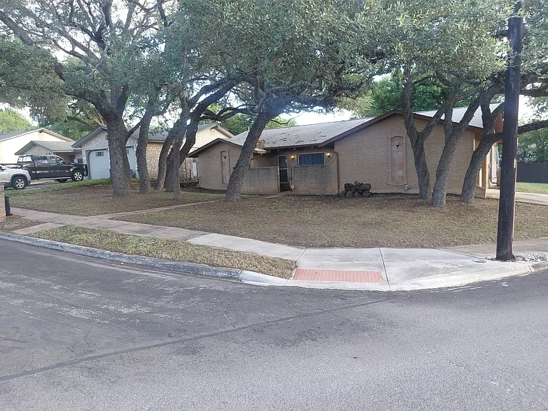 6102 Forest Ct — Photo 1