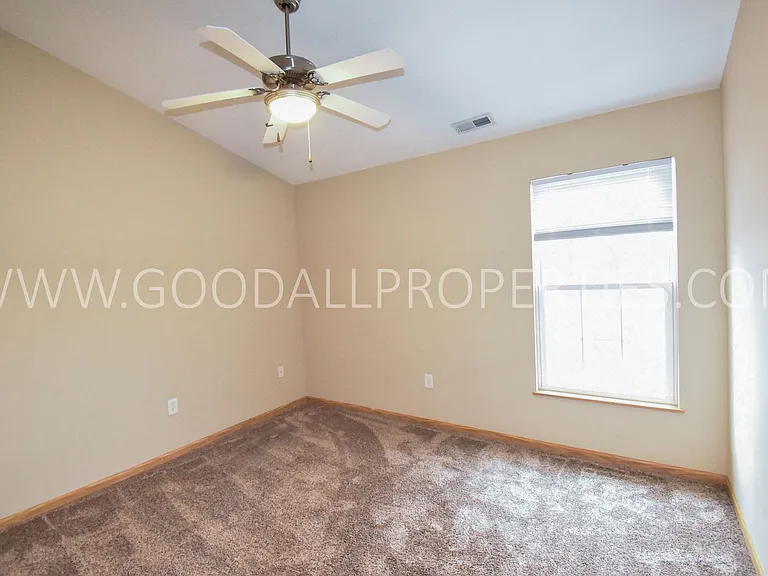 15404 Townsend Ave — Photo 17