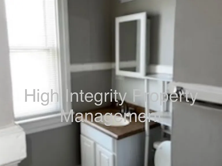 410 Maple Ave — Photo 5