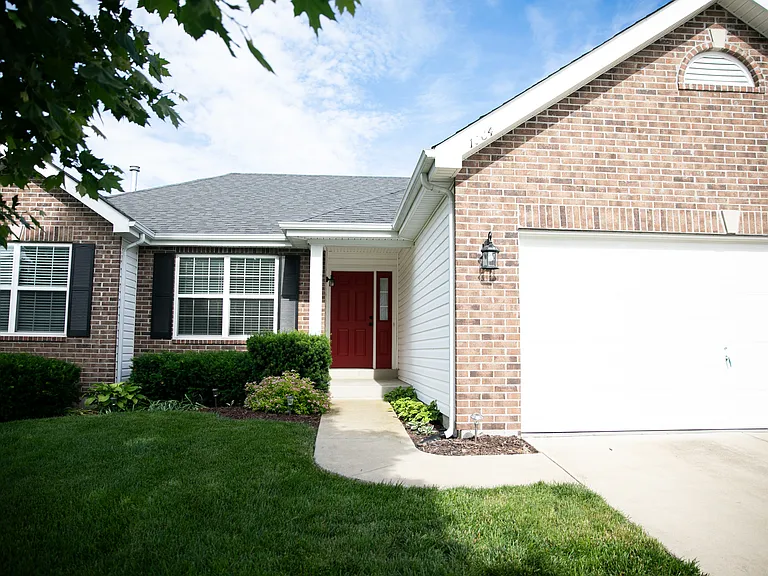 1004 Stillwater Dr — Photo 2