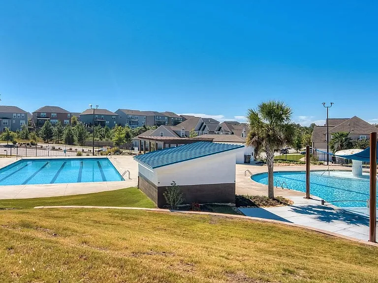 540 Vinings Dr — Photo 41