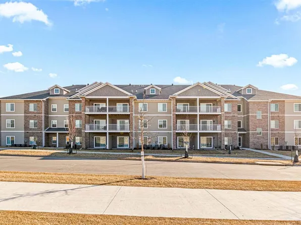 2875 Spring Rose Cir #204, Coralville, IA 52241