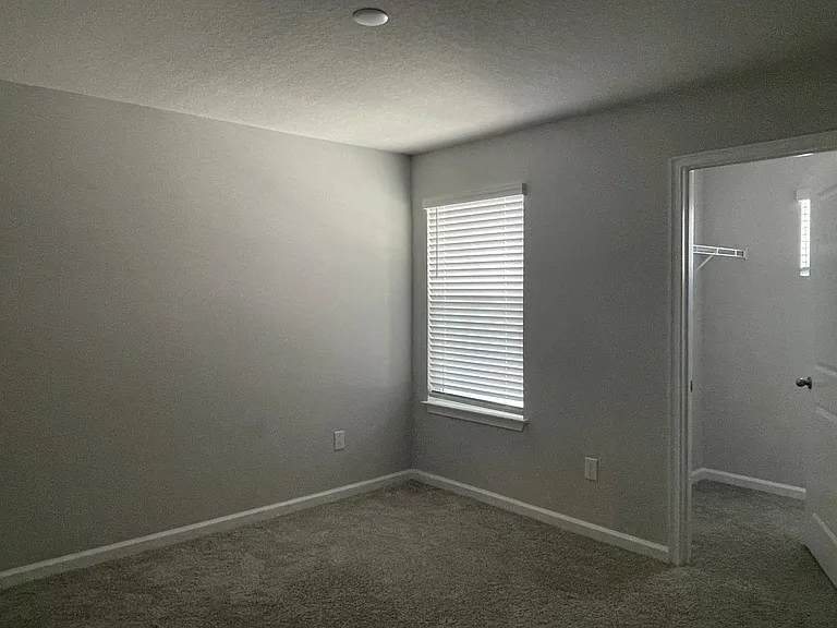 Upstairs secondary bedroom 2 of 4