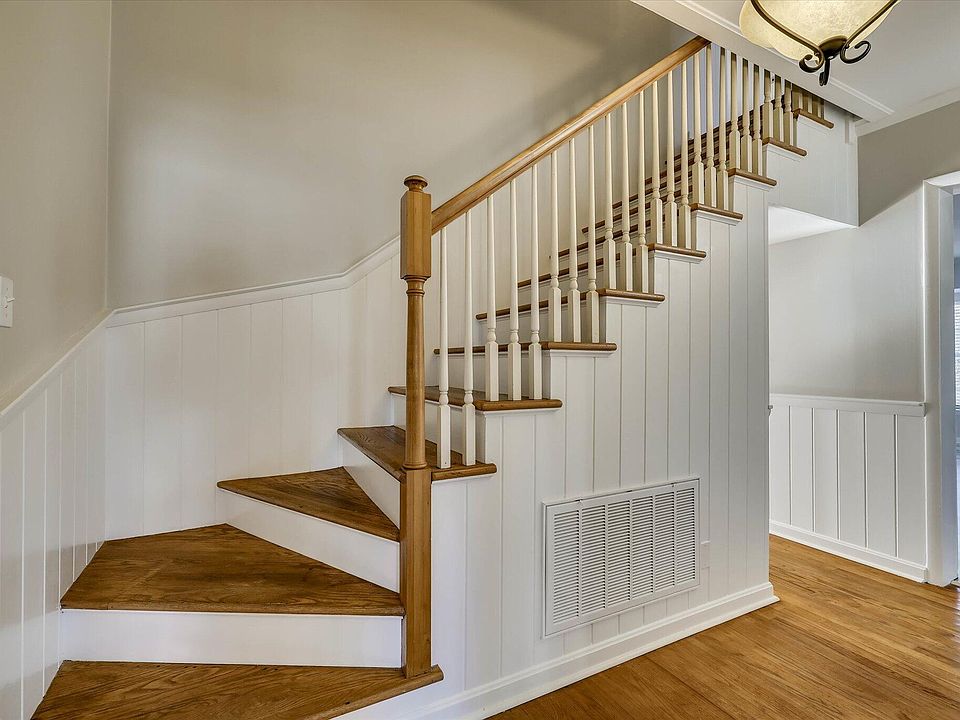 38th image of 134 Lake Bluff Drive