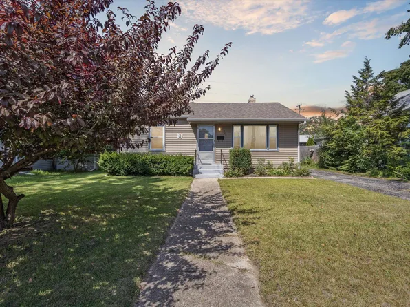 340 Grand Blvd, Loves Park, IL 61111