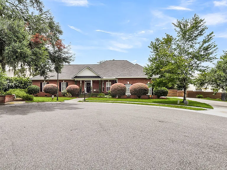 5049 Spaniel Dr — Photo 2