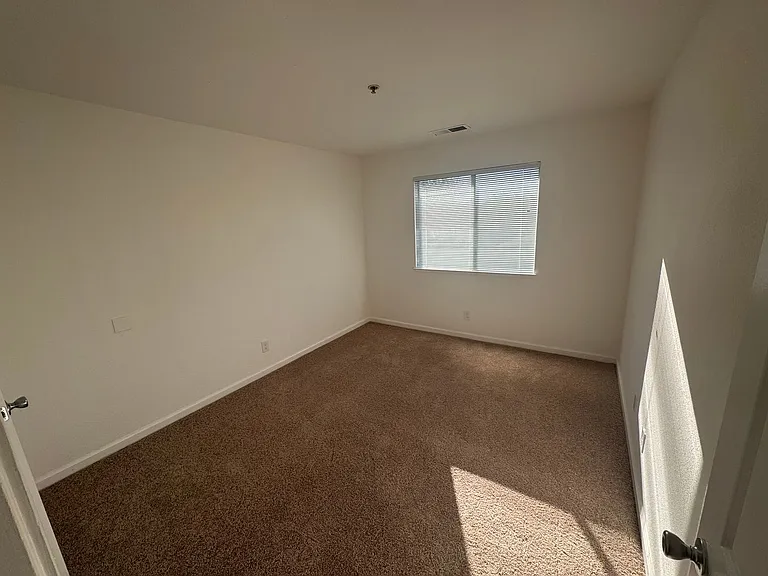 2630 Darwin St — Photo 9