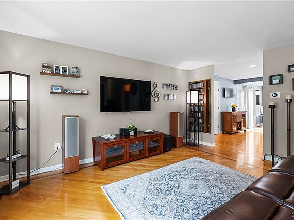 4th image of 8138 Portobello Way