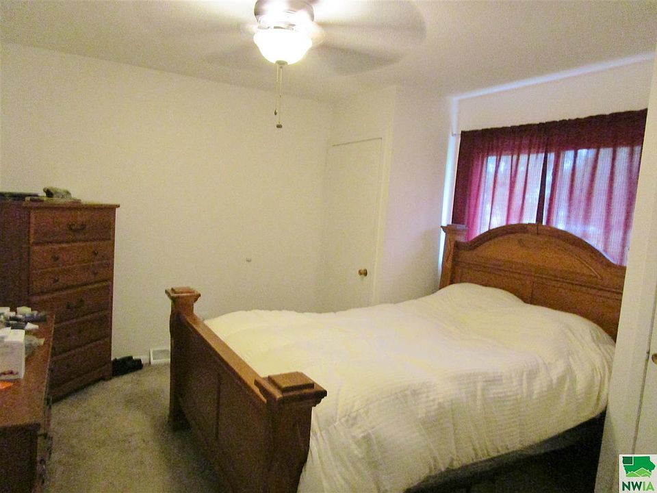 2nd image of 808 Sierra Dr