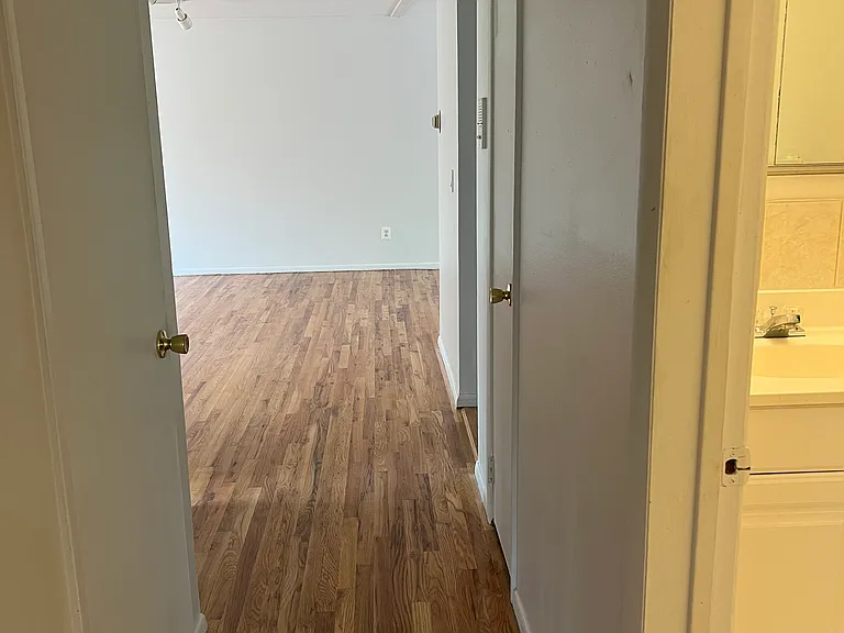 Caswell Ave — Photo 15