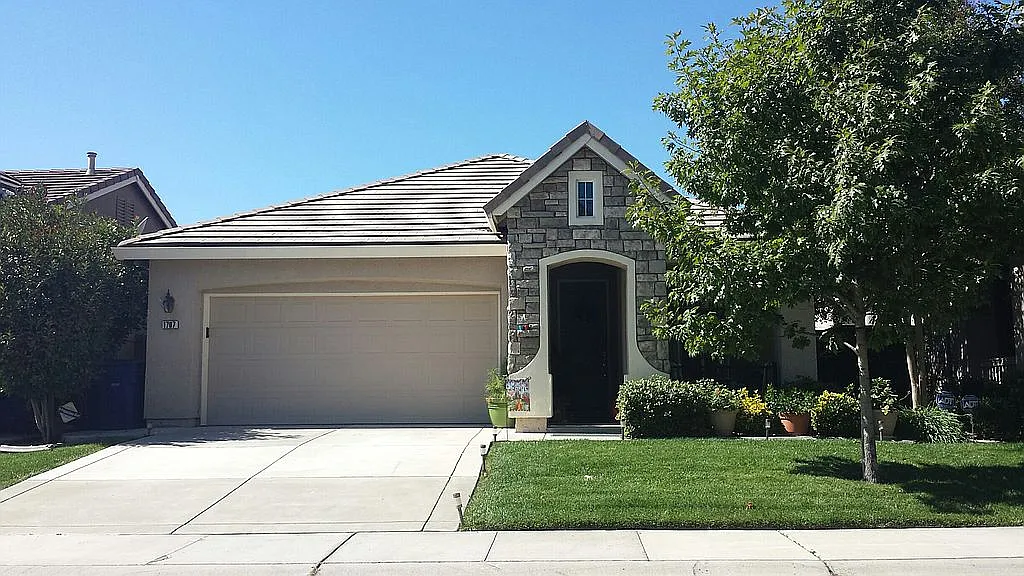 1707 Vosspark Way photo 1