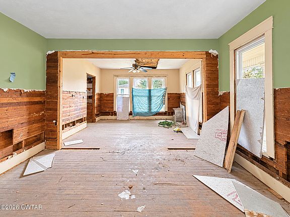 5th image of 162 Poplar St