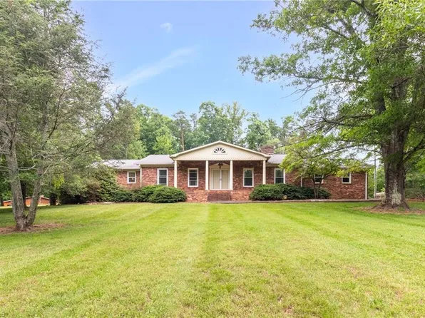 706 Whitaker Chapel Rd, Pilot Mountain, NC 27041