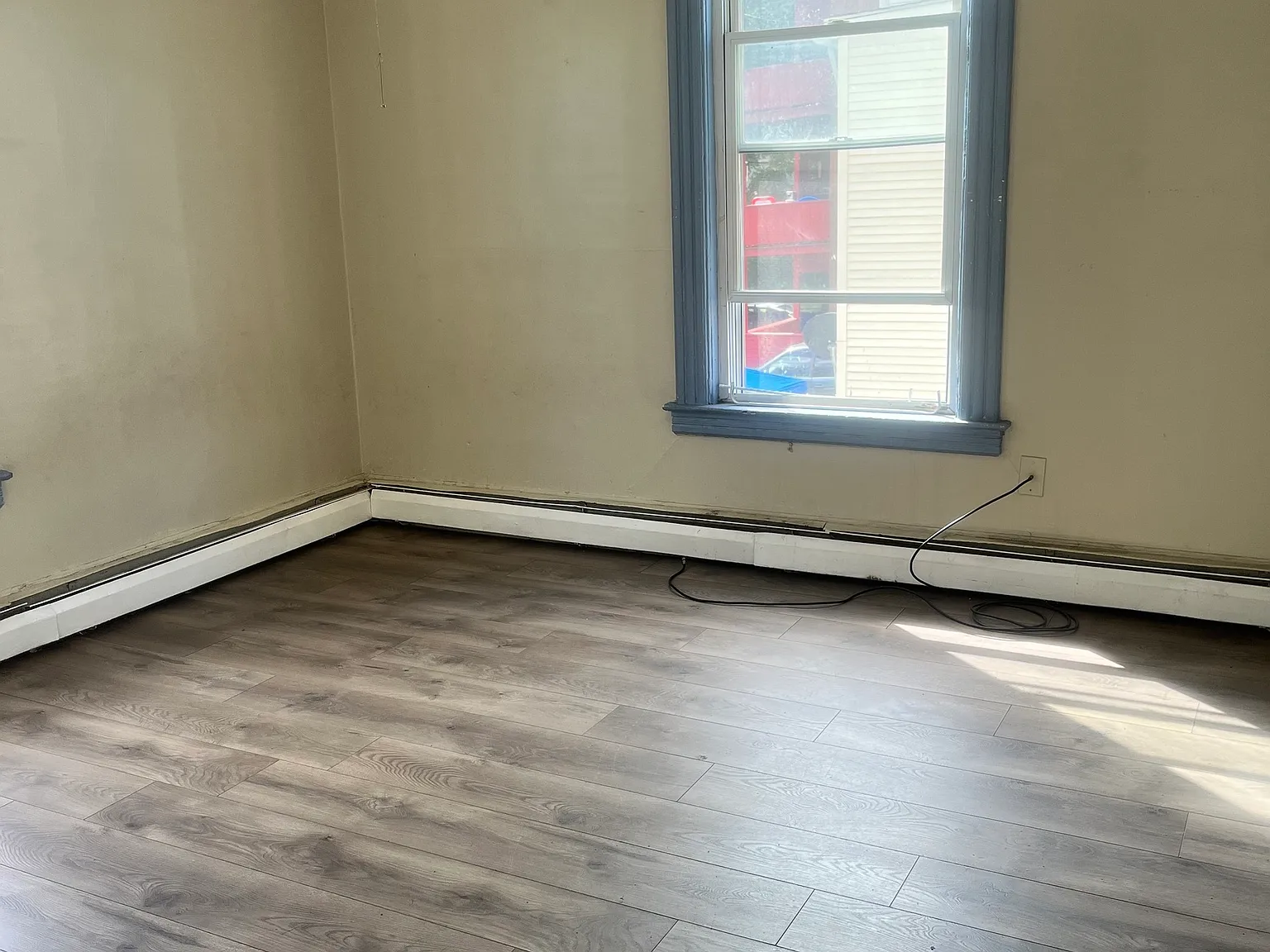 3 bed, 1.0 bath, 1223 sqft, $1,850 — Photo 2