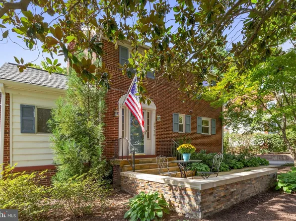 2712 S June St, Arlington, VA 22202