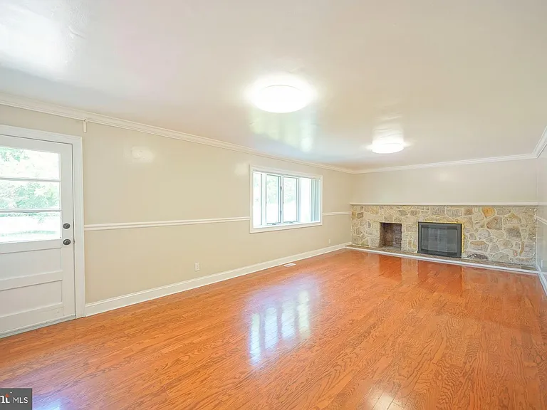 701 Crestbrook Ave — Photo 8
