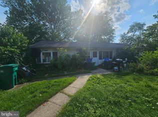 30 Orangewood Dr, Levittown, PA 19057