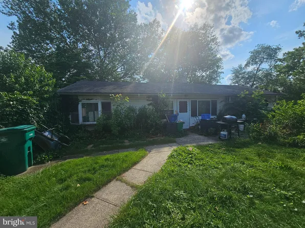 30 Orangewood Dr, Levittown, PA 19057