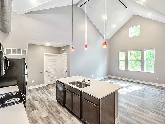 4th image of 221 E Kirkwood Ave #227