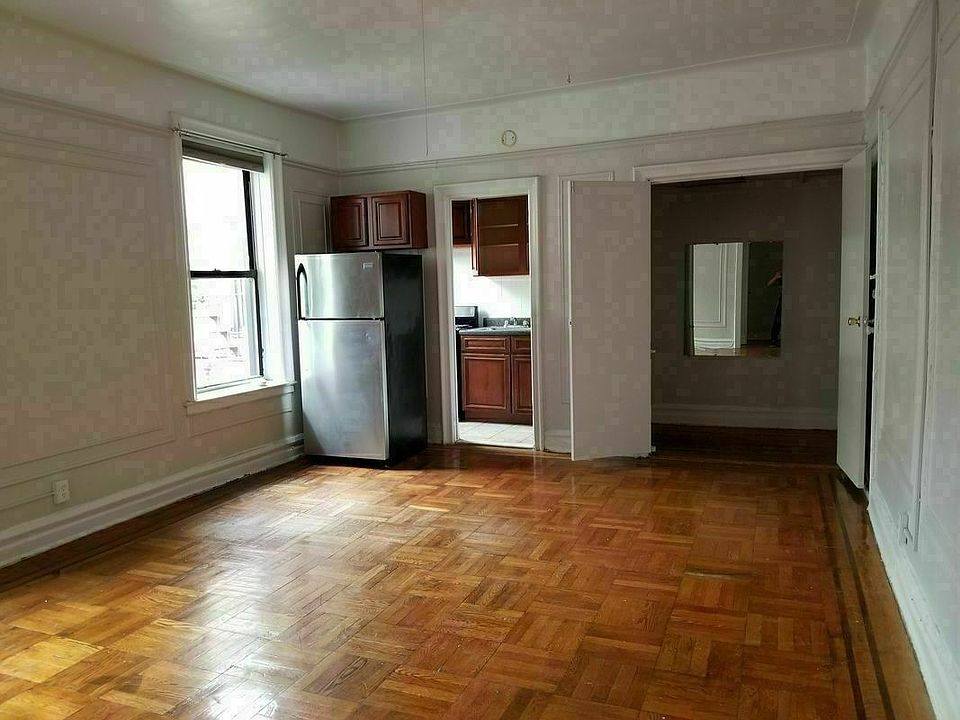 1st image of 2110 Westbury Ct APT 6S