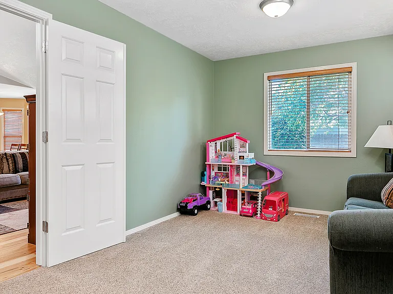 2315 E Conner St — Photo 24
