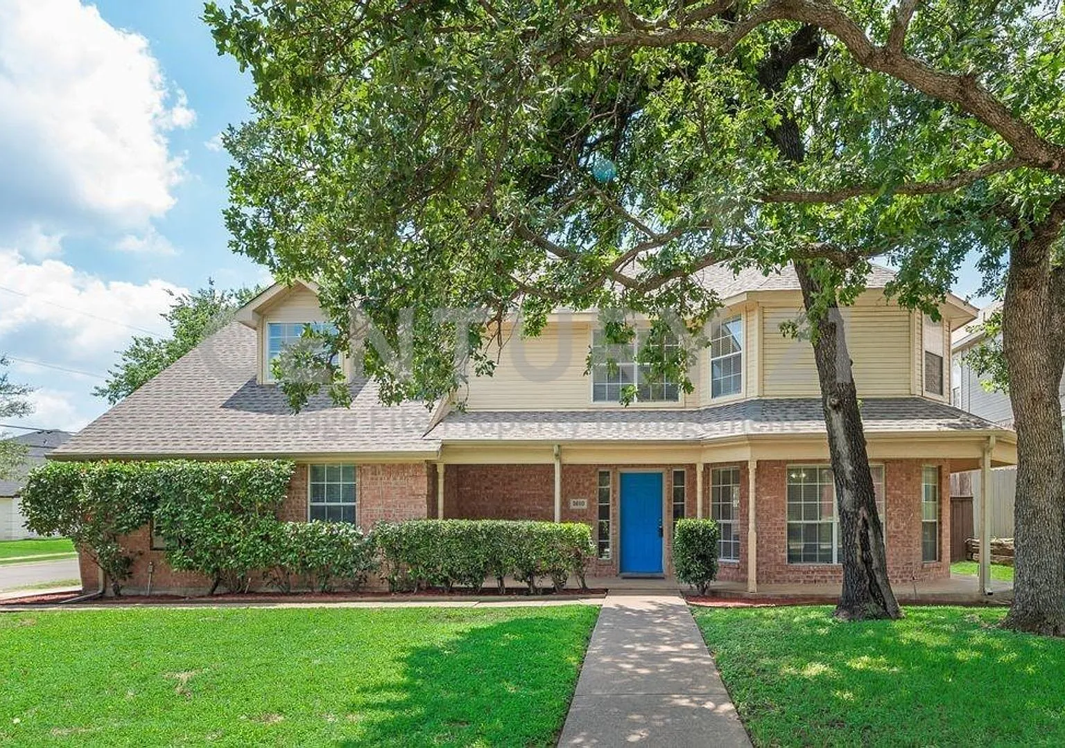 Beautifully Maintained 4-Bedroom, 2.5-Bathroom Home Situated on a Desirable Corner Lot in Arlington! — Photo 1