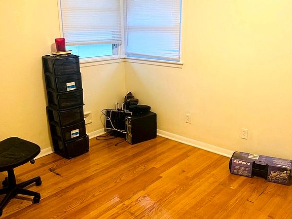 5th image of 633 E 162nd Pl