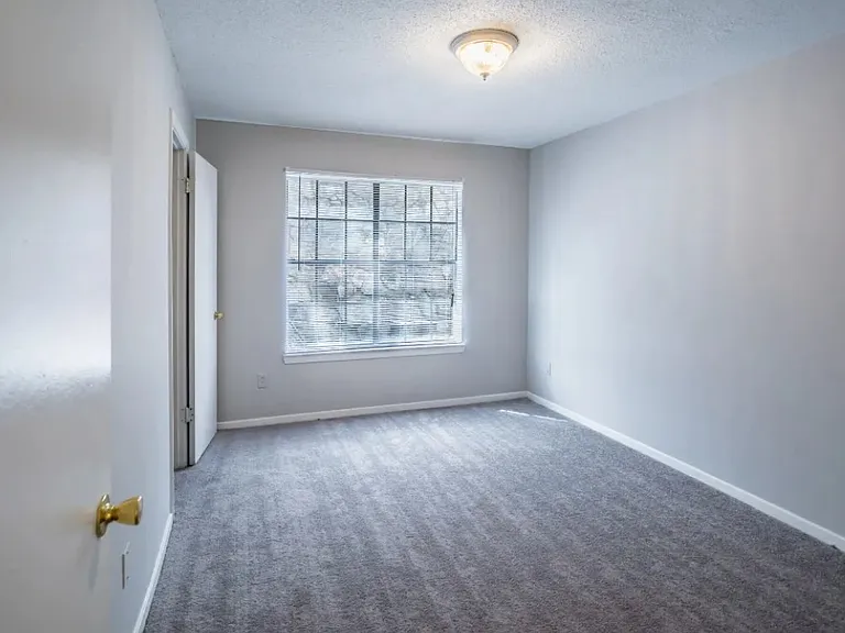 Stonegate Apartments — Photo 2