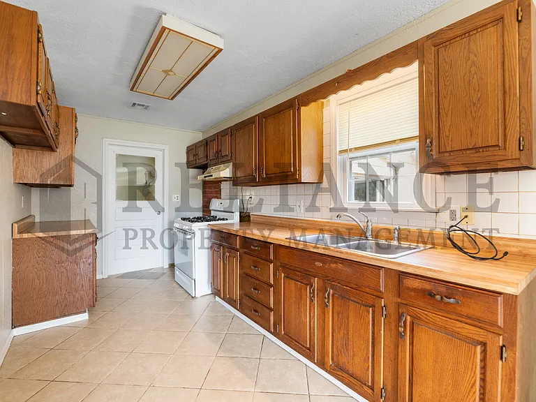 902 W Wallingford St — Photo 14