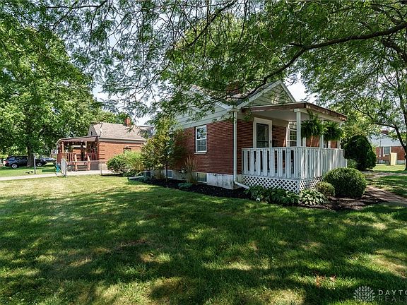 3rd image of 300 Schuyler Dr