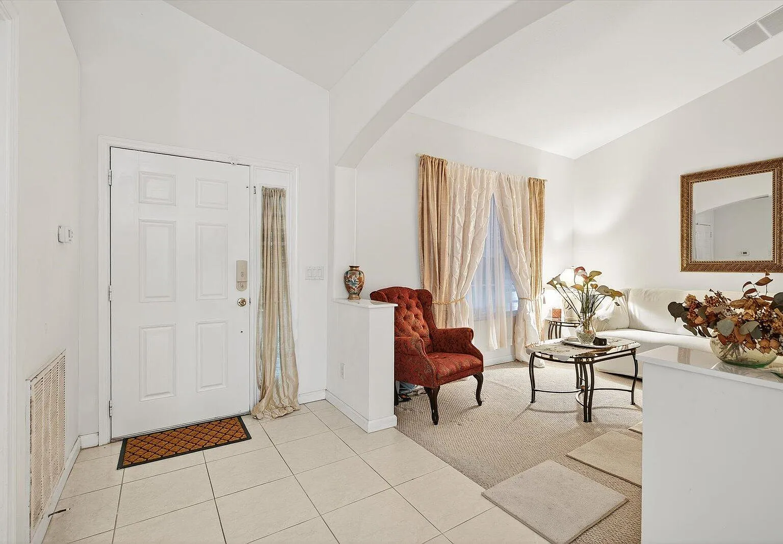 4 bed, 2.0 bath, 1813 sqft, $2,700 — Photo 4