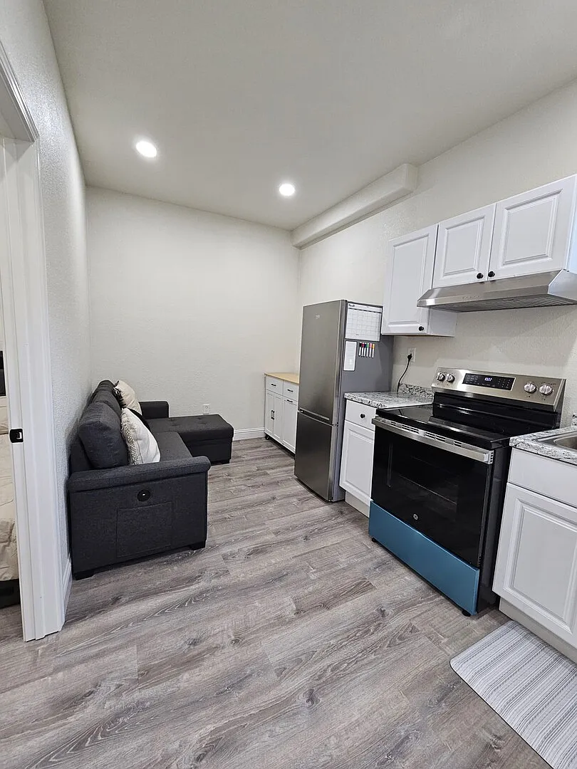 SL Rental — Photo 1