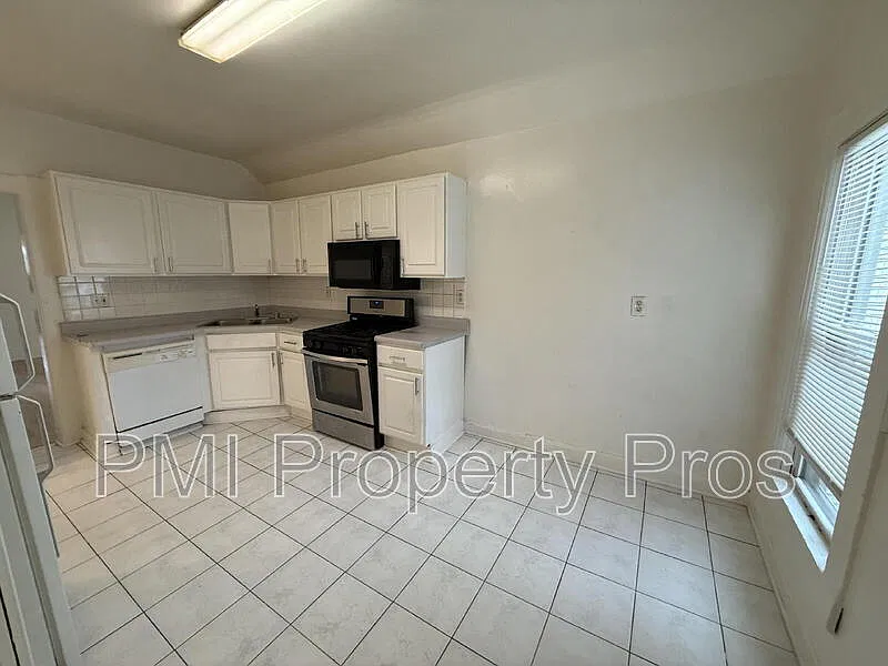 3 bed, 1.0 bath, $1,350 — Photo 3