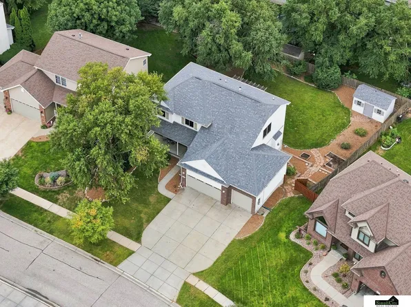 5915 Arrowwood Rd, Lincoln, NE 68526