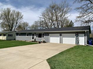 141 Ray St, Hinckley, IL 60520